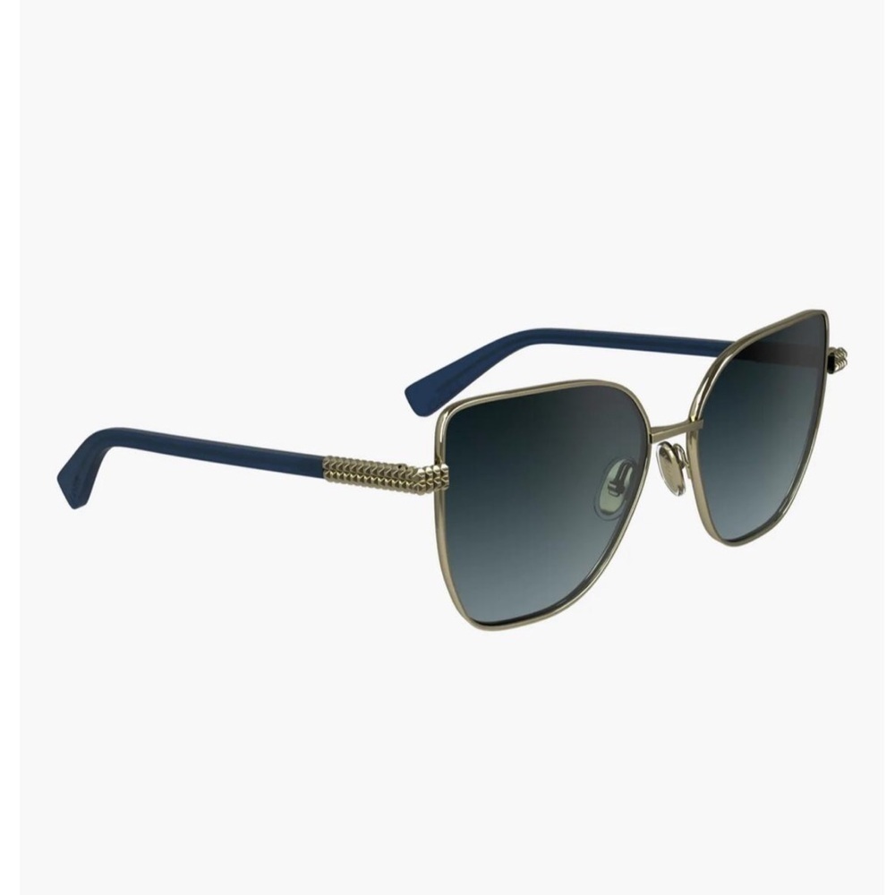 Lavin sunglassed